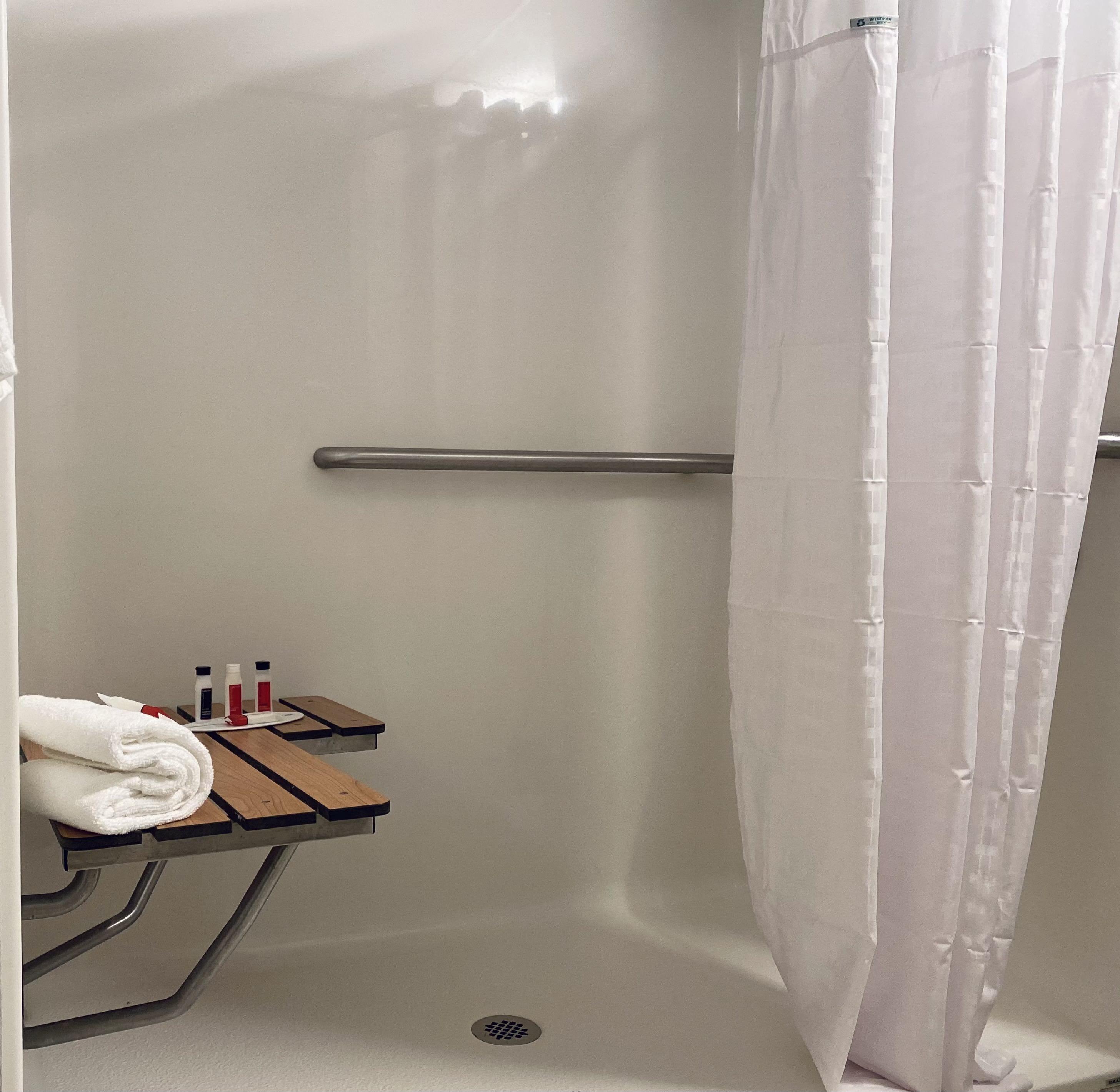Ramada By Wyndham Hartford North - Bradley Airport Hotel Windsor Locks Exterior photo