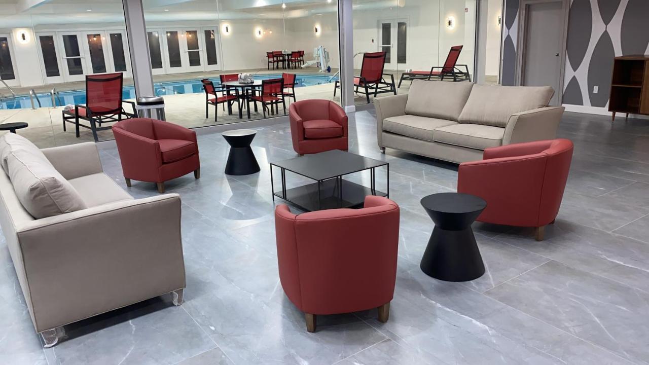 Ramada By Wyndham Hartford North - Bradley Airport Hotel Windsor Locks Exterior photo