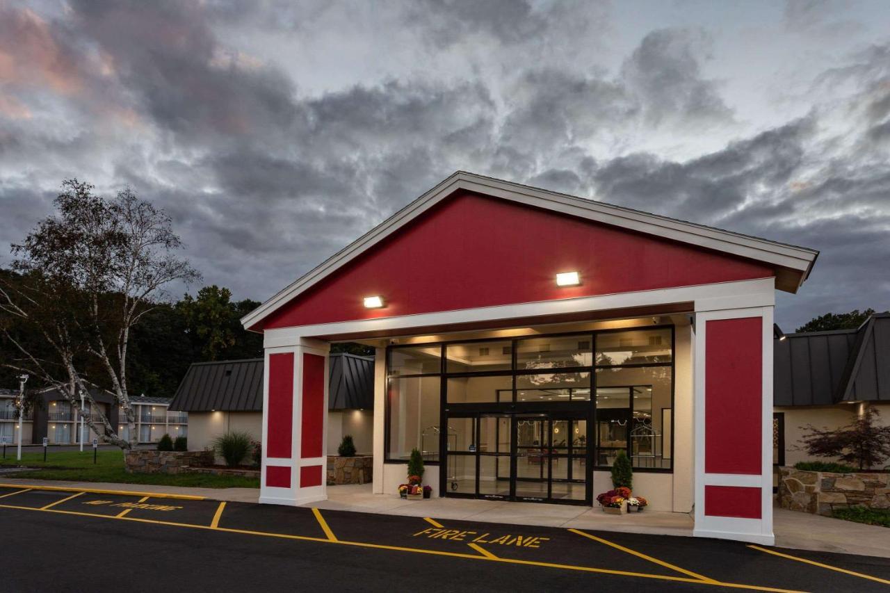Ramada By Wyndham Hartford North - Bradley Airport Hotel Windsor Locks Exterior photo