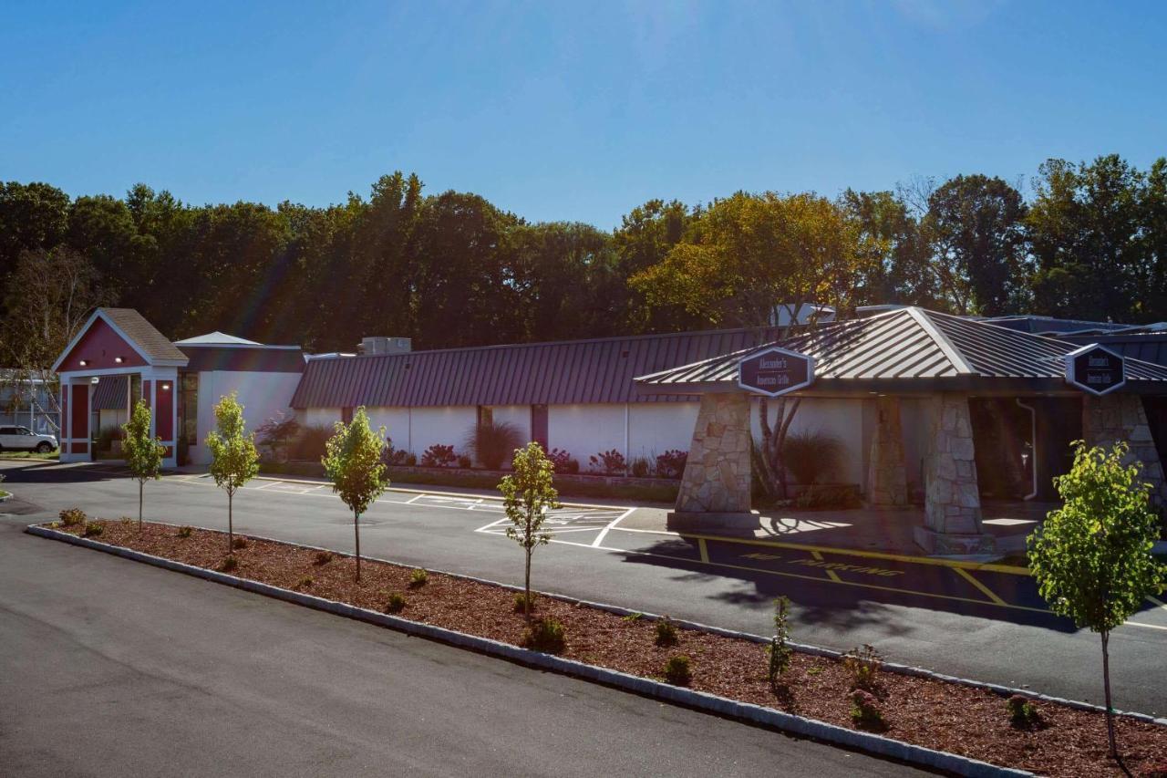 Ramada By Wyndham Hartford North - Bradley Airport Hotel Windsor Locks Exterior photo