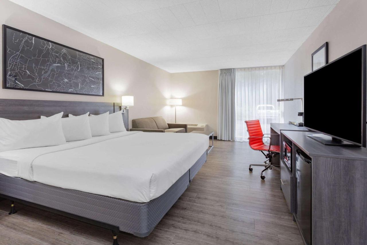 Ramada By Wyndham Hartford North - Bradley Airport Hotel Windsor Locks Exterior photo
