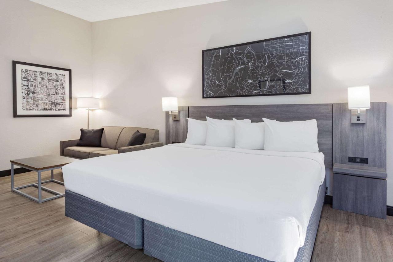 Ramada By Wyndham Hartford North - Bradley Airport Hotel Windsor Locks Exterior photo