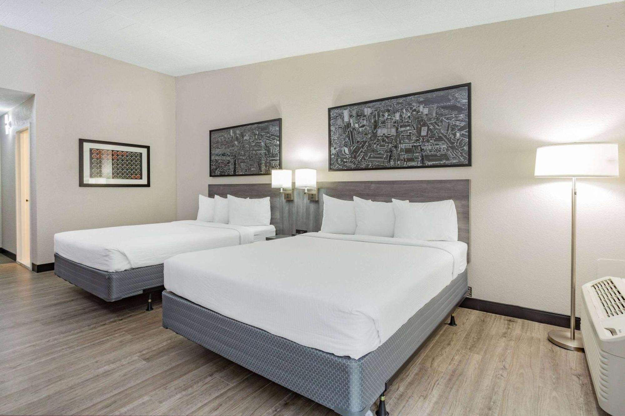 Ramada By Wyndham Hartford North - Bradley Airport Hotel Windsor Locks Exterior photo